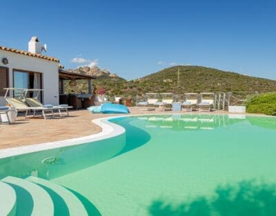 Rent Villa Maroon Plane Sardinia