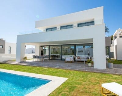 Rent Villa Meadow Java Spain