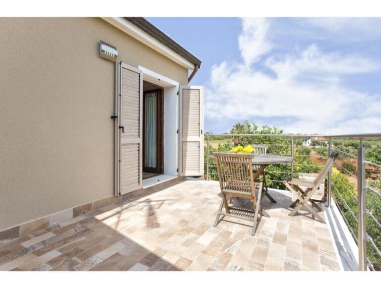 Rent Villa Mist Nut Sardinia