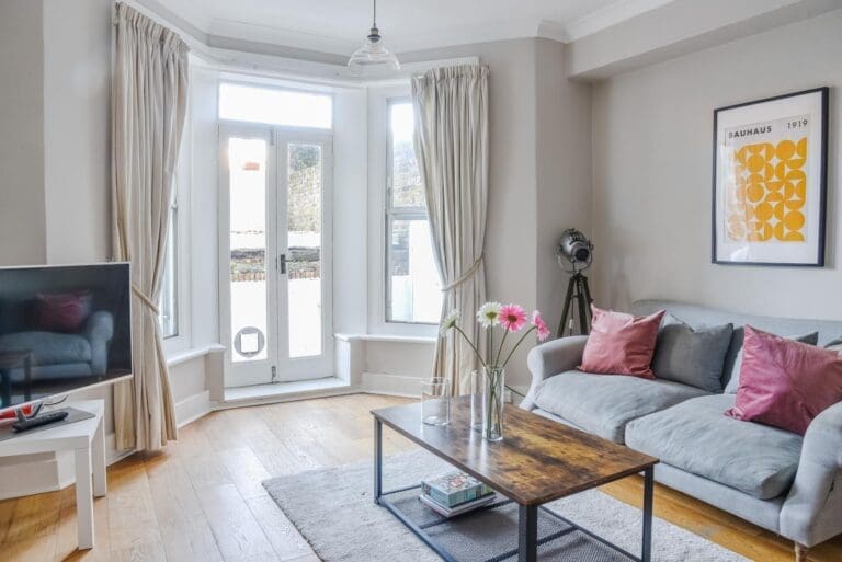 Rent Villa Mother Santi London