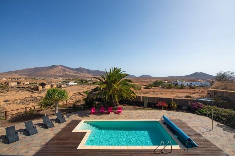 Rent Villa Mughal Kolea Spain