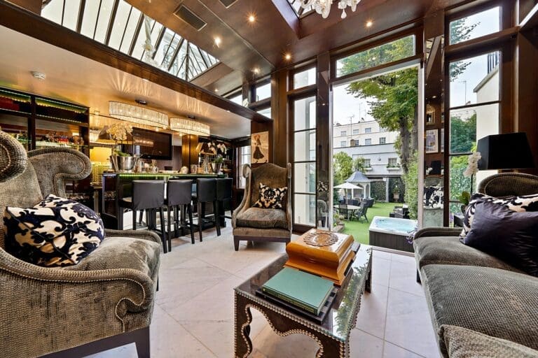 Rent Villa Ochre Malachite London