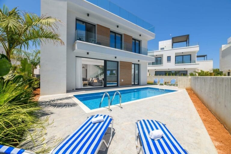 Rent Villa Pacific Yew Cyprus