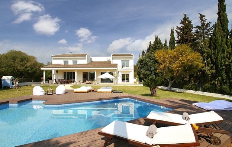Rent Villa Pamplemousse Vermillion Balearic Islands