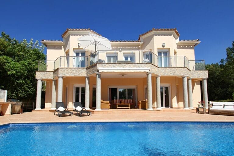 Rent Villa Peachy Cigar Balearic Islands