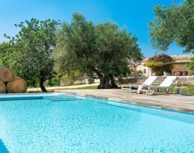 Rent Villa Pineapple Geiger Tree Val di Noto