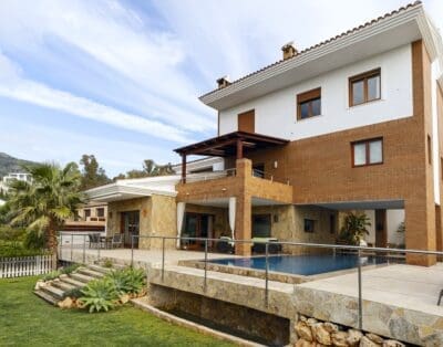 Rent Villa Pizzazz Pricklyash Andalusia