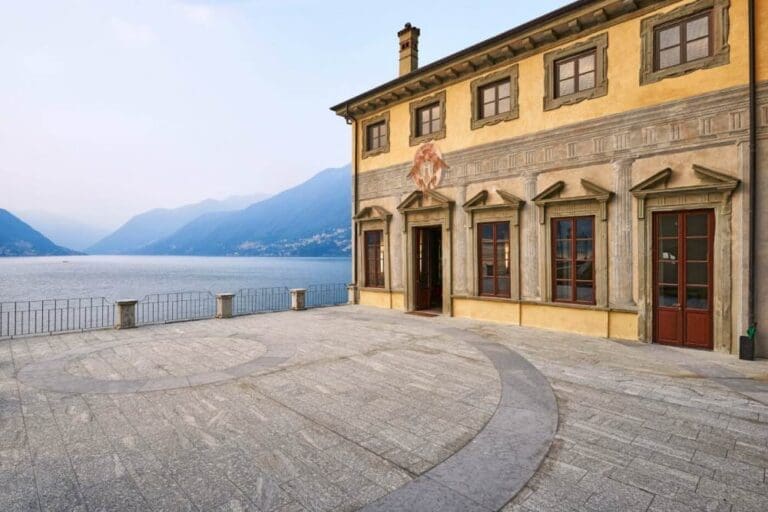 Rent Villa Pliniana Lake Como
