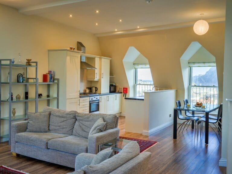 Rent Villa Pomp Nectarine Devon