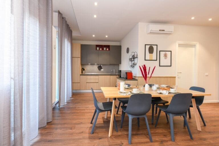 Rent Villa Purple Hickory Lake Garda