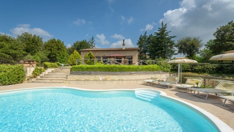 Rent Villa Razzmic Rouge Tuscany