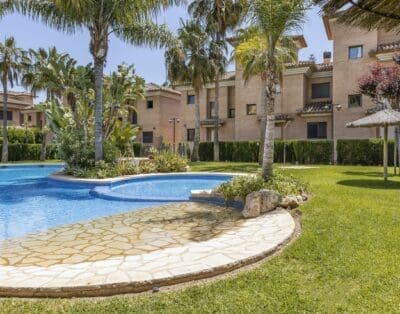 Rent Villa Red Axlewood Spain