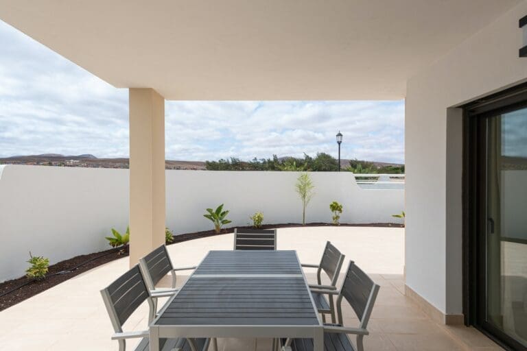 Rent Villa Red Nsafu Spain