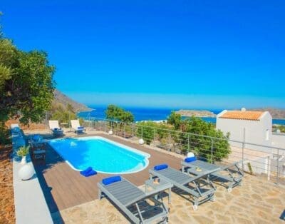 Rent Villa Red-Violet Strongback Plaka