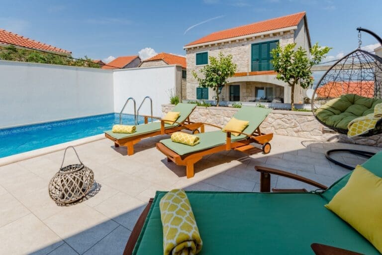 Rent Villa Redwood Sage Croatia