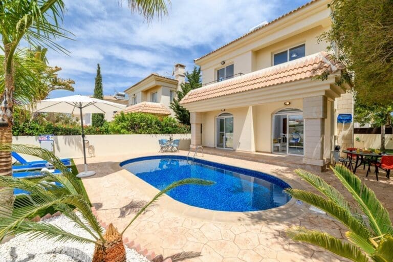 Rent Villa Redwood Silverling Cyprus