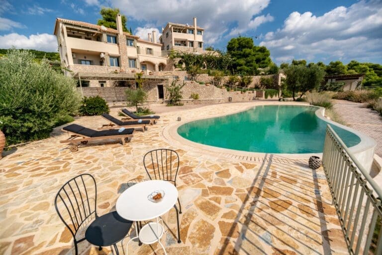 Rent Villa Seaweed Desert Rose Peloponnese