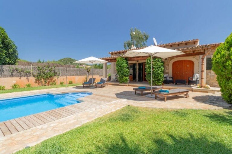 Rent Villa Seemly Winterberry Balearic Islands