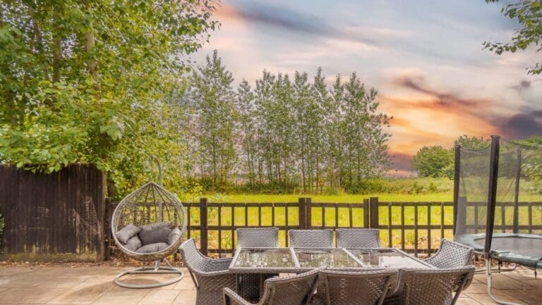 Rent Villa Soda Golden Buckinghamshire