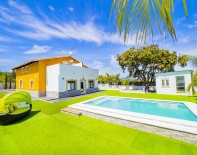 Rent Villa Steel Hazel Spain