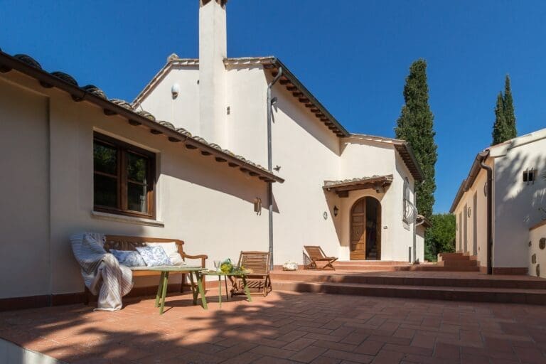 Rent Villa Thulian Flamboyant Tuscany
