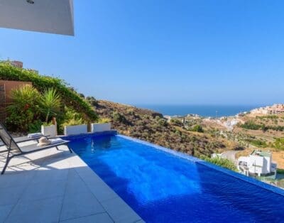 Rent Villa Timberwolf Fernleaf Costa Del Sol