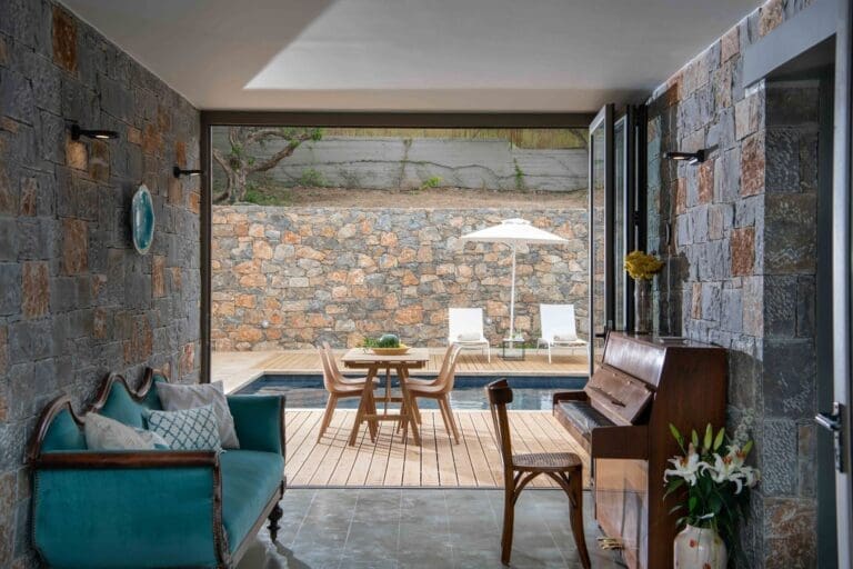 Rent Villa Tomato Zebra Marble Crete