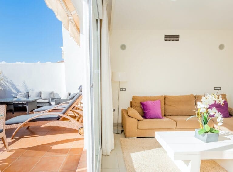 Rent Villa Turquoise Shimbillo Spain