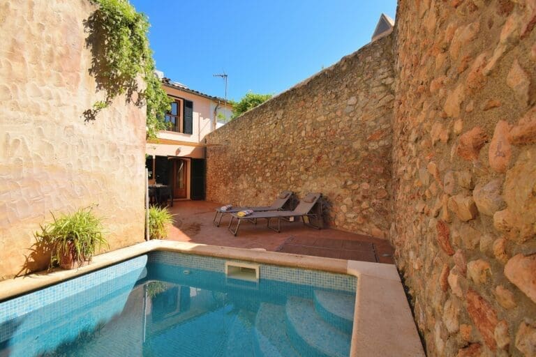 Rent Villa Unmistakable Matthiola Balearic Islands