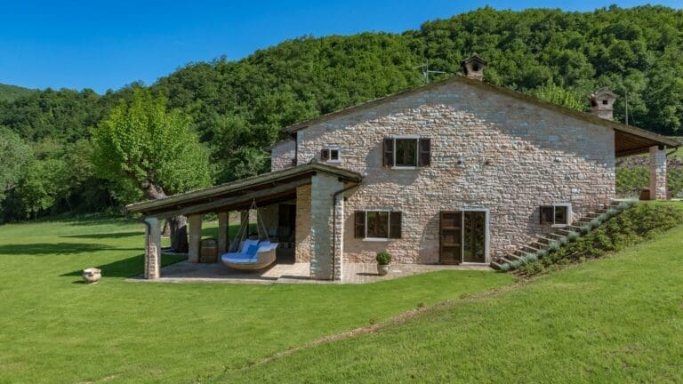 Rent Villa Violet-Blue Pecan Italy