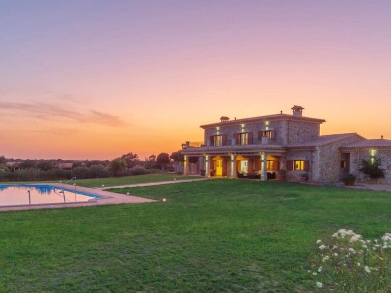 Rent Villa Violin Strawberry Mallorca