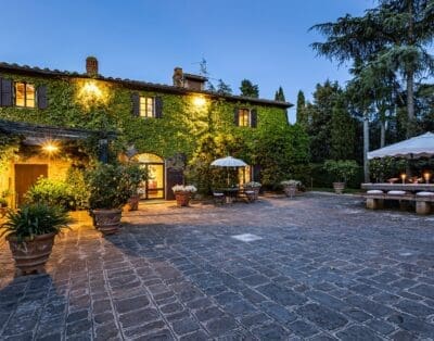 Rent Villa Wood Mitten Tuscany