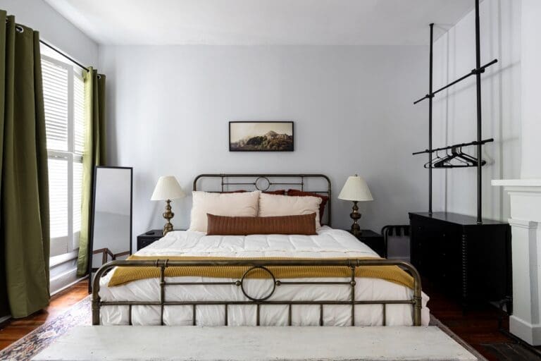 Rent Villa Yellow-Green Tiger Iron Kentucky