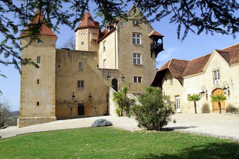 Rent Chateau De Bearn France