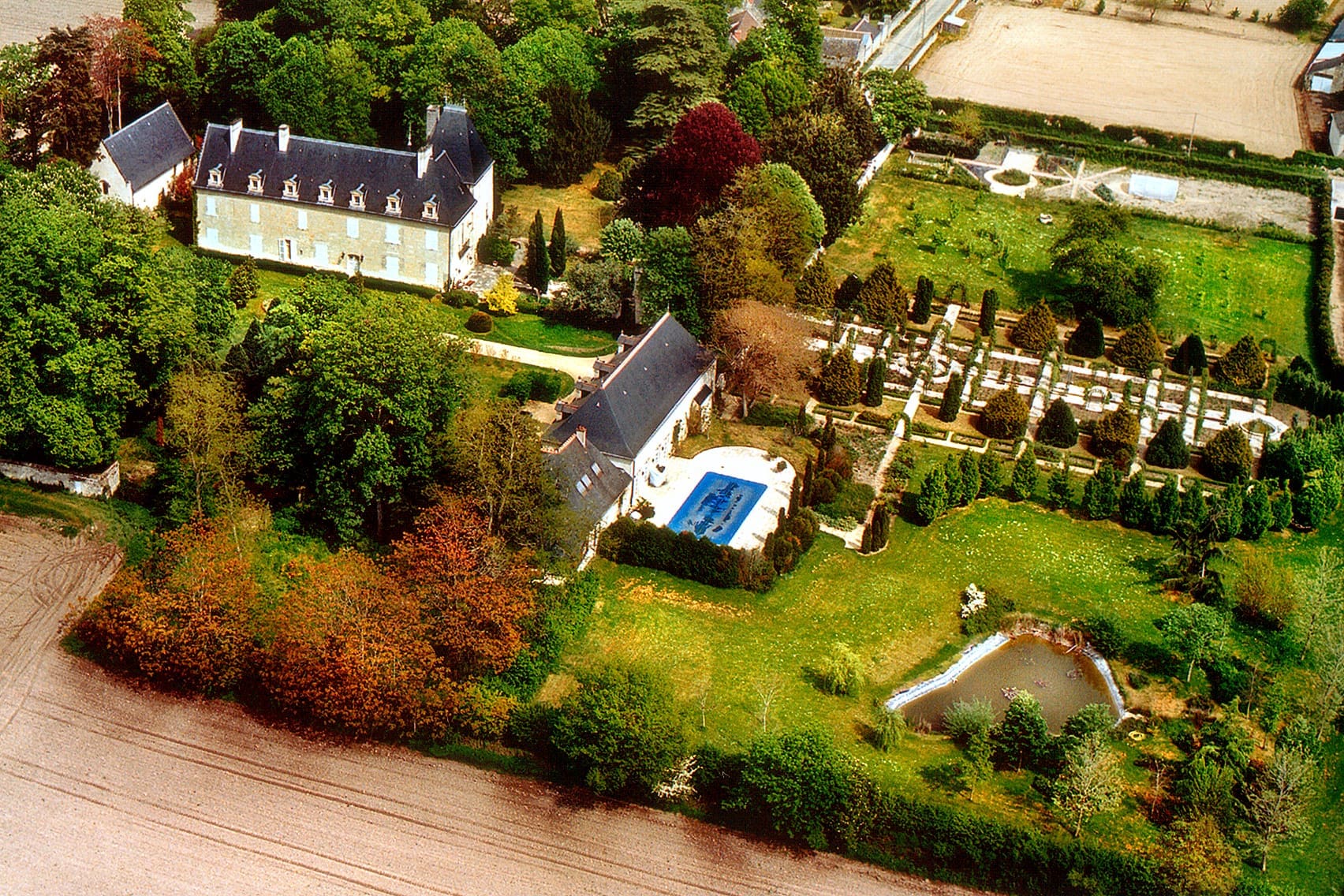 Chateau Gombardy And Cottage France