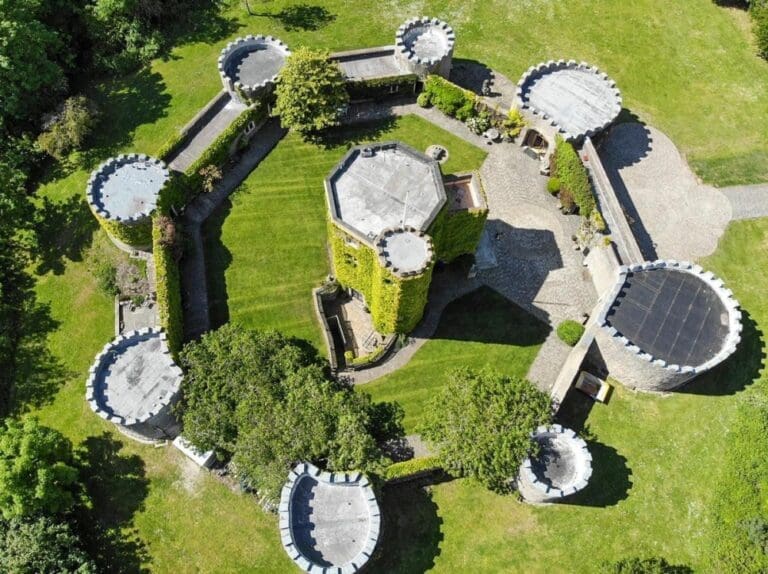 Rent C17th Castle United Kingdom