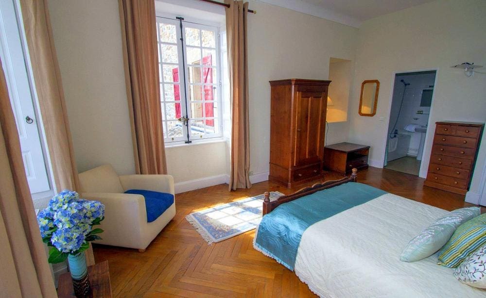 Rent Chateau Correze France