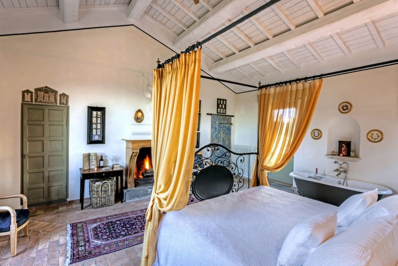 Rent Roccia Di Corte Italy