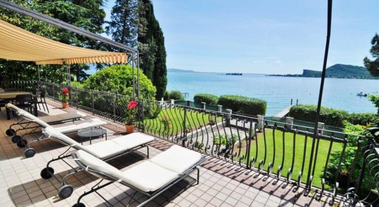 Villa Del Benaco Italy