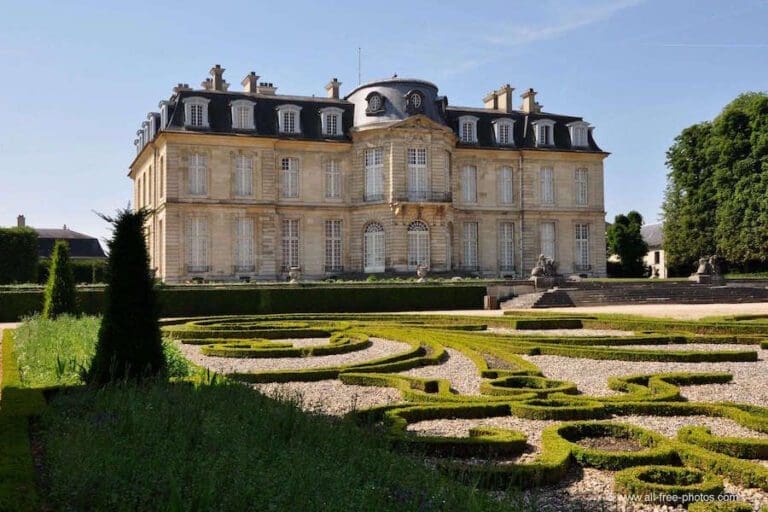 Château Champs-sur-Marne Paris Offers Three Centuries Of History