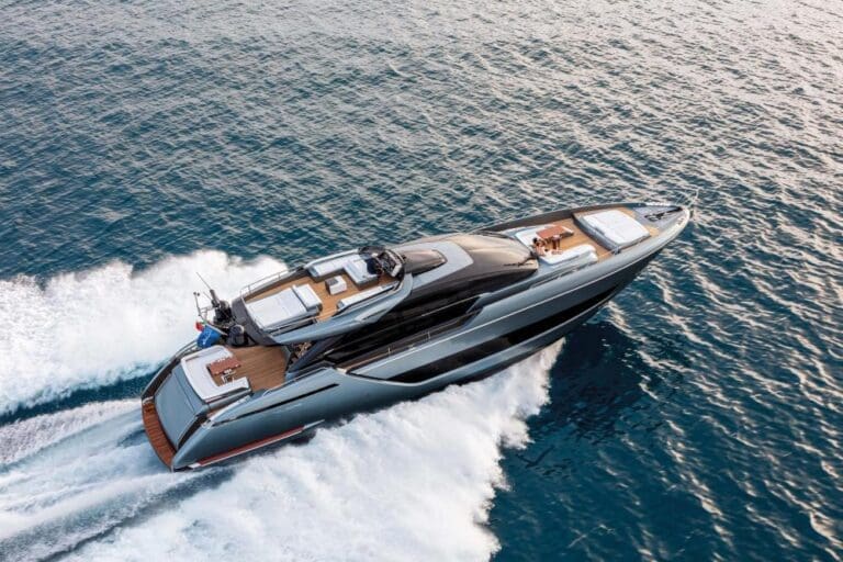 New Riva 88 Folgore Sport-fly Yacht