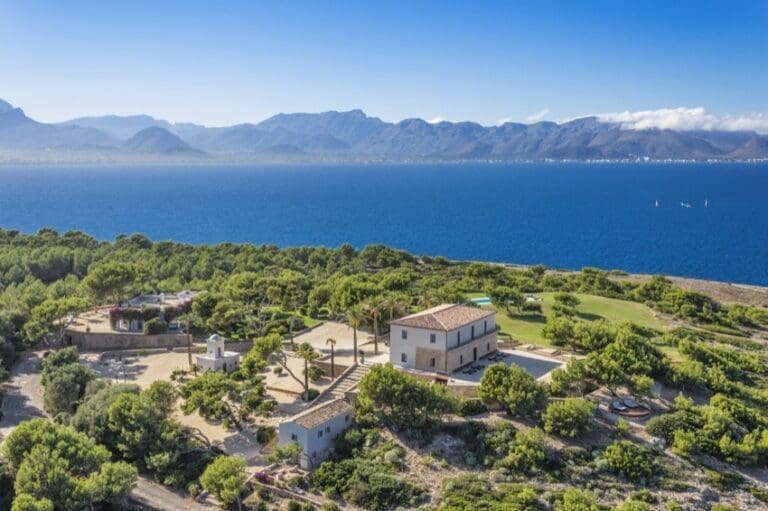 The Rise Of Luxury Villas And The Rise Of Universal Travel