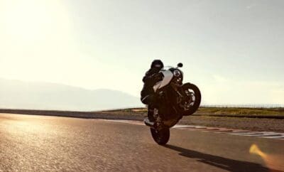 Triumph Speed Triple 1200 RR – Beauty and Power