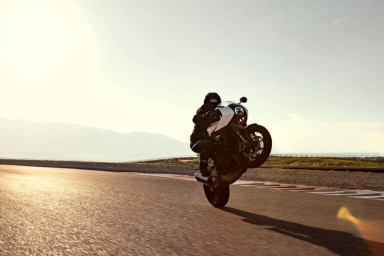 Triumph Speed Triple 1200 RR - Beauty and Power