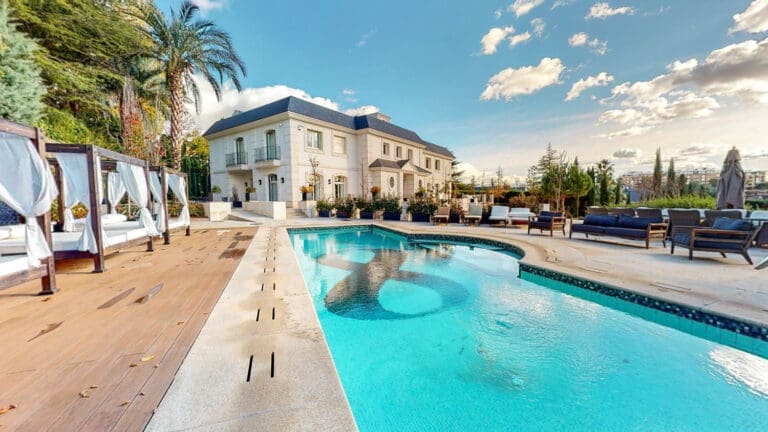 Rent Apolonia Place Spain