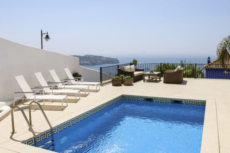 Rent Villa Cantiles Spain