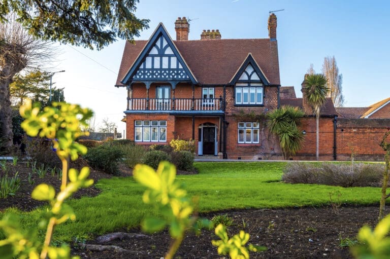 Rent Windsor Lion United Kingdom