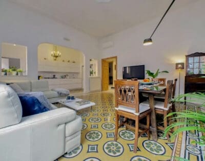 Rent Azteca Apartment Italy