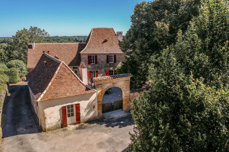 Rent Le Petit Cour France