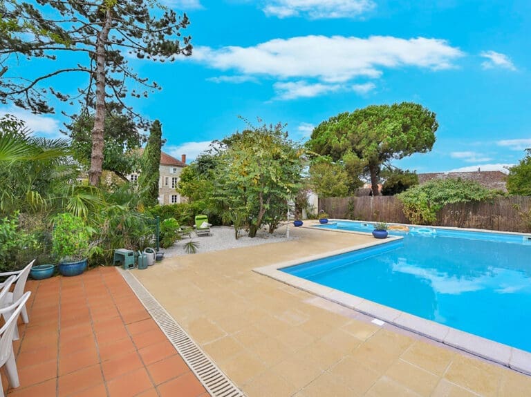 Rent Manoir Hermione France